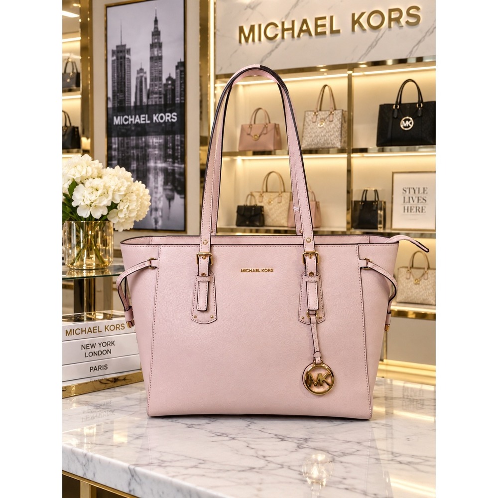 MK175 Michael Kors Voyager tote nwot